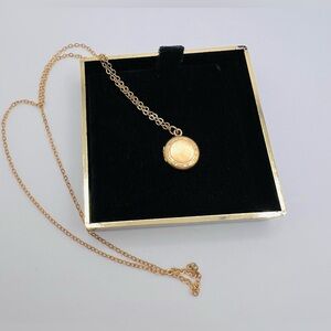 Vintage A & Z 10K Yellow Gold Small Circular Locket Chain Necklace 16in